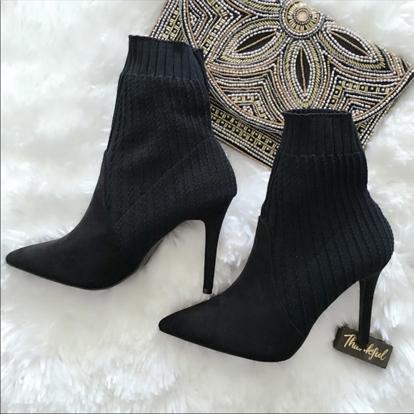 HOT! ON SALE! Black Pointed Sock Booties - Picture 2 of 6